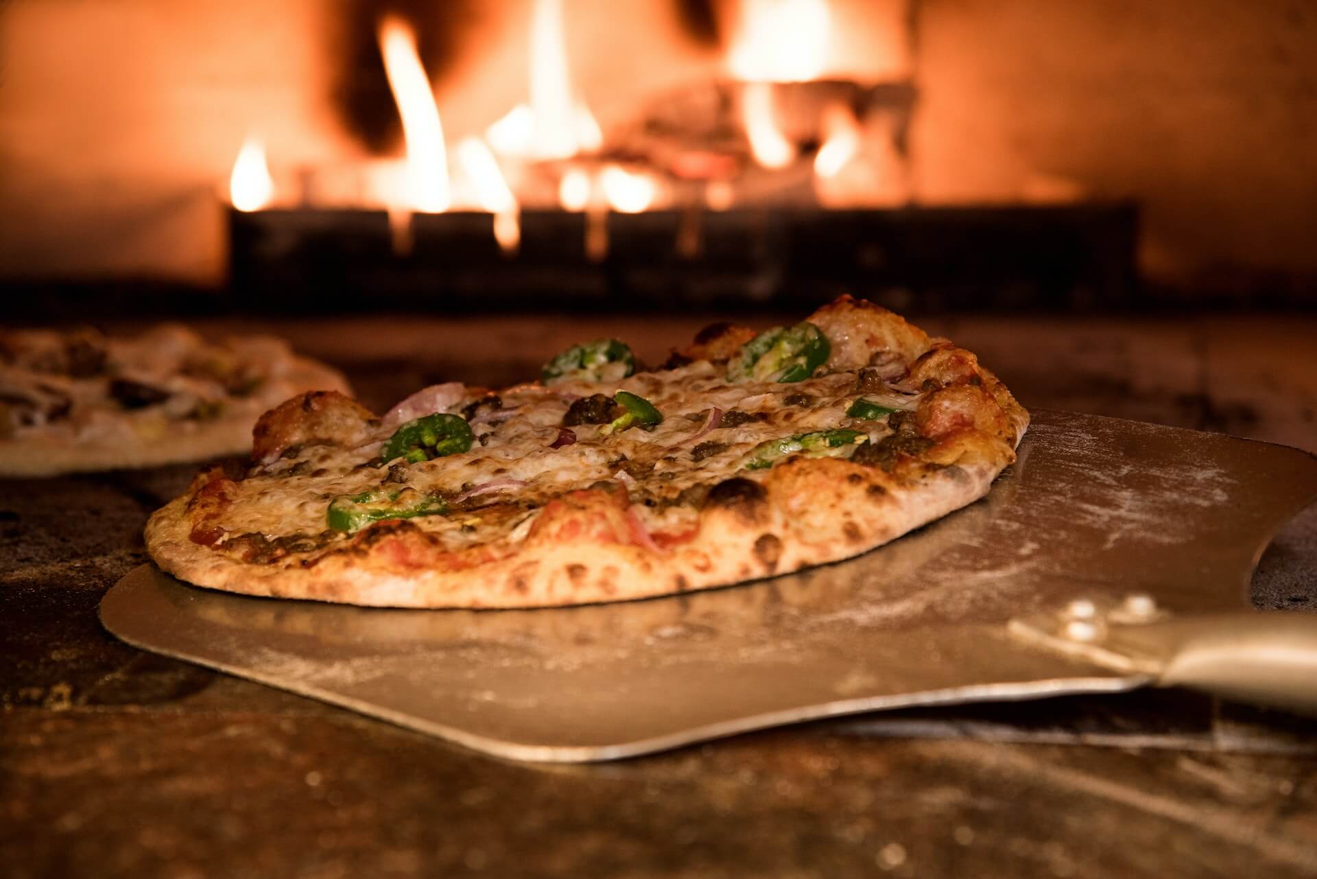 pizzeria template near fireplace img
